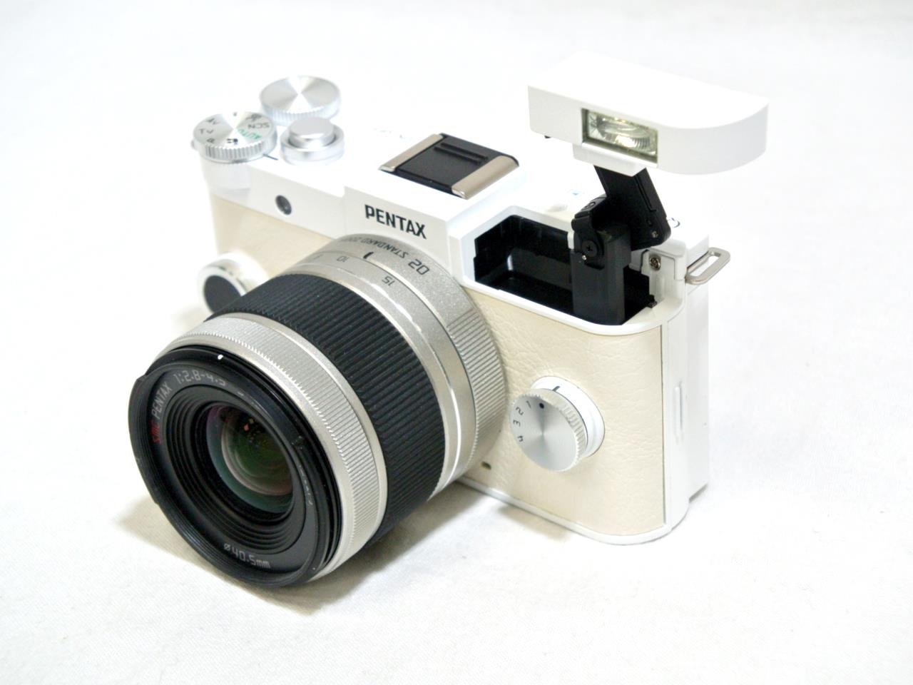 PENTAX Q レンズキット WHITE ズームレンズ付 - デジタルカメラ